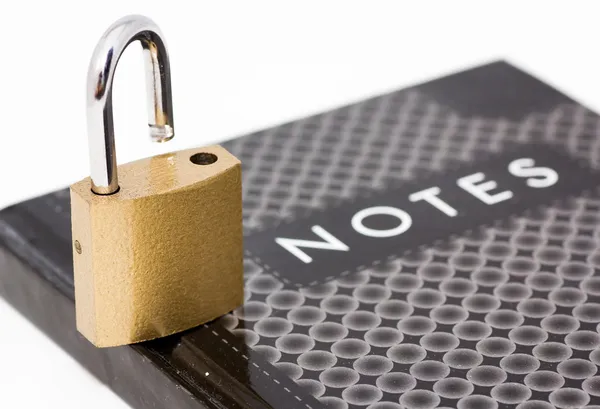 Padlock on notepad — Stock Photo, Image