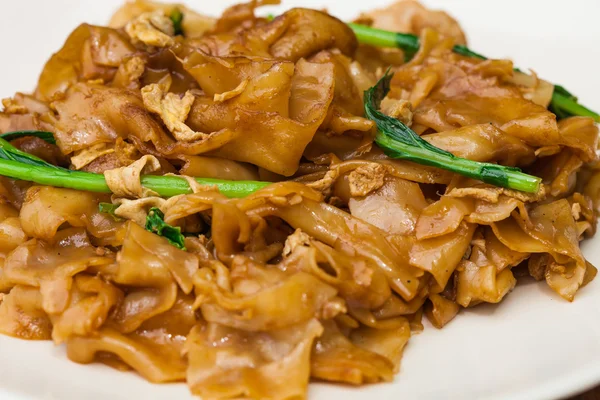 Thai dish - fried noodle with meat — Stock Photo, Image