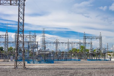 Polonyalılar kabloları ve güçlü Transformatörler ile elektrik santrali
