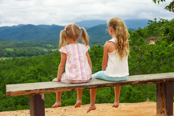 Dos hermanas tristes — Foto de Stock