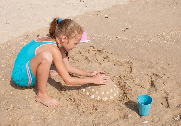 Lyckligt barn på stranden — Stockfoto