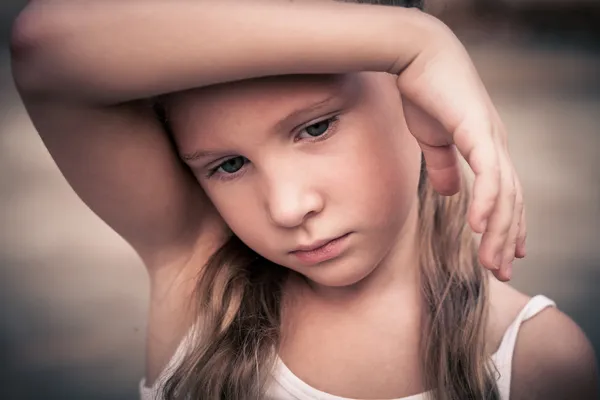 Portret van triest kind — Stockfoto