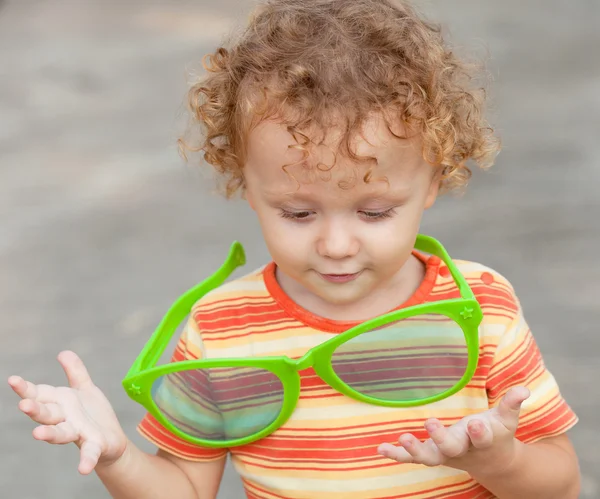 Retrato de un niño feliz — Foto de Stock