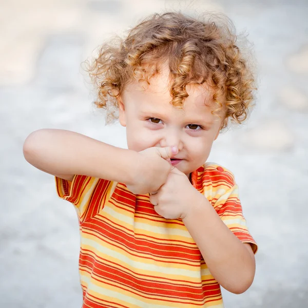 Retrato de niño feliz — Foto de Stock