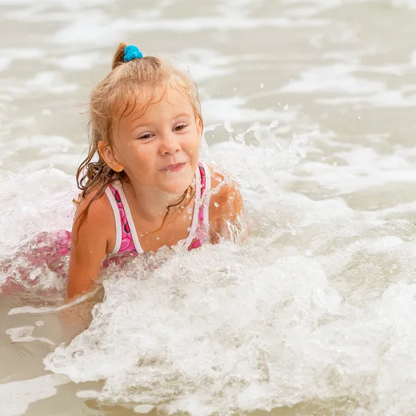 Happy child on the beach — Stock Photo, Image