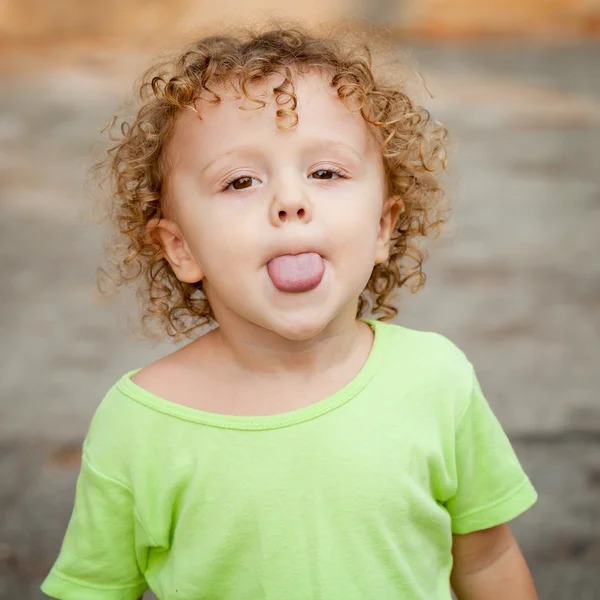 Portret van een gelukkig kind — Stockfoto