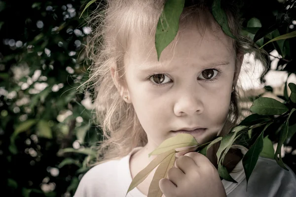 Retrato de uma menina triste — Fotografia de Stock