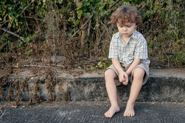 Retrato de niño triste — Foto de Stock