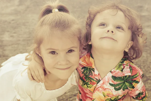 Bruder und Schwester für immer zusammen — Stockfoto