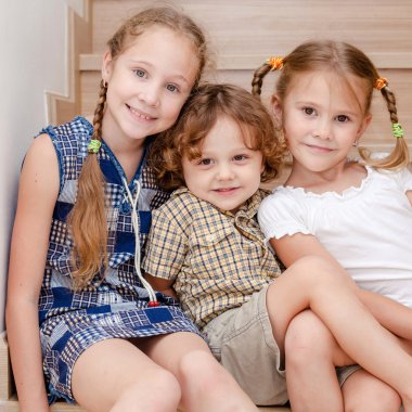 kardeşi ve kız birlikte sonsuza kadar