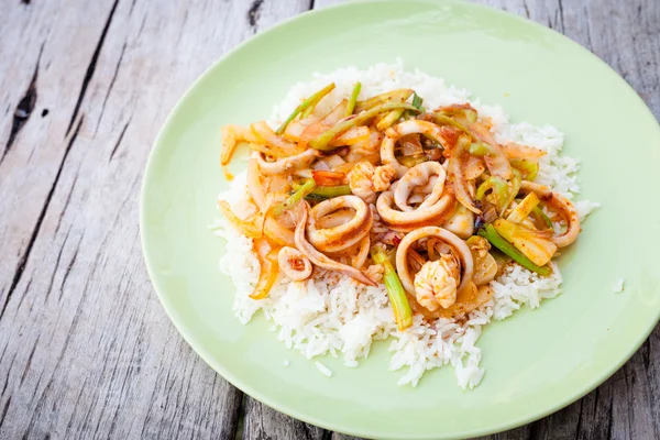 Thai étel fűszeres tintahal curry — Stock Fotó