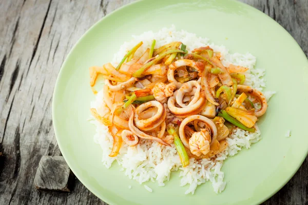 Thai étel fűszeres tintahal curry — Stock Fotó