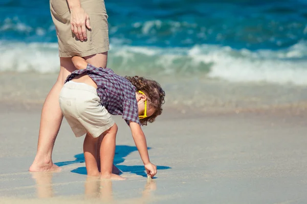 Mother and  son playing on the beach in day time — Stock Photo, Image