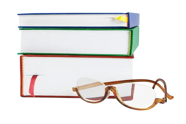 阅读眼镜和文本书籍 — 图库照片