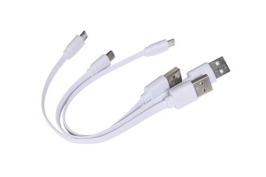 Beyaz Arkaplanda Üç Mikro USB Kablosu