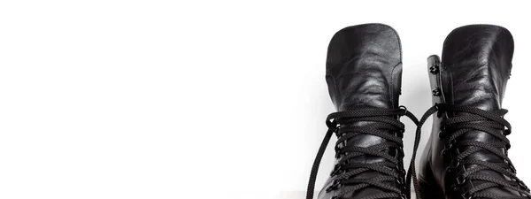 Μοντέρνο Νεανικό Μαύρο Δέρμα Μπότες Φθινόπωρο Λευκό Φόντο Επίπεδη Θέσει — Φωτογραφία Αρχείου