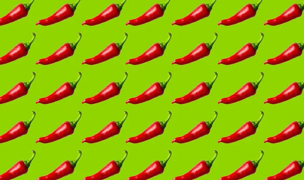 Vzor Červený Čerstvý Chilli Pepř Izolované Zeleném Pozadí Koření Jídlo — Stock fotografie