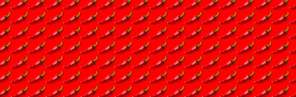Vzor Červený Čerstvý Chilli Pepř Izolované Červeném Pozadí Koření Jídlo — Stock fotografie
