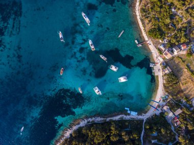 İsrail eyaletinin kuzeyindeki Akdeniz adasının insansız hava aracı görüntüsü.