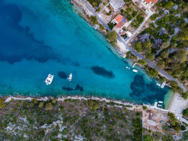 İyon denizindeki güzel kumsalın hava manzarası, Yunan
