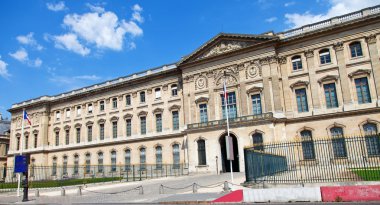 Paris'te büyük bina