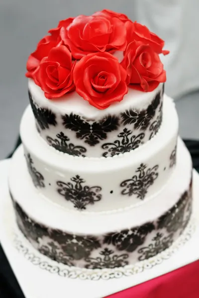 Delicioso pastel de boda en blanco y negro — Foto de Stock