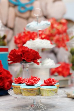 Delicious wedding cupcakes clipart