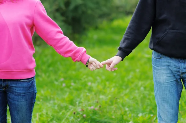 Couple holding hands — Stock Photo, Image