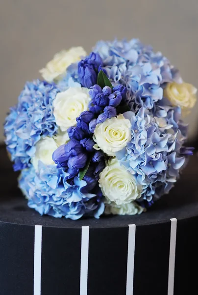 Bonito buquê de flores de casamento — Fotografia de Stock