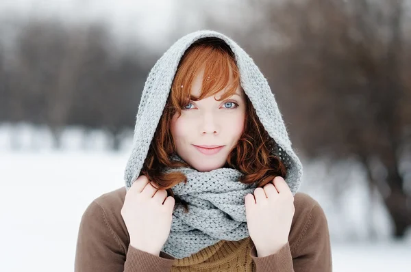 Portrait of beautiful woman in winter — Stock Photo, Image