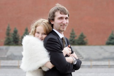 Gelin ve damat açık havada