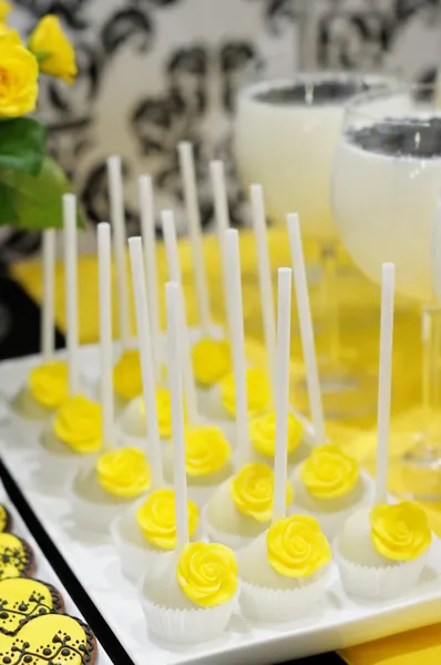 Yellow Cake Pops — Stockfoto