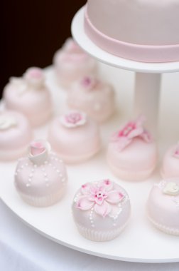 lezzetli pembe düğün cupcakes