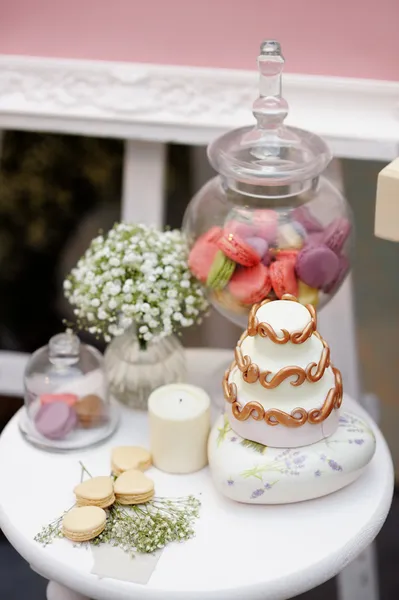 Elegant sweet table on wedding or event party — Stock Photo, Image