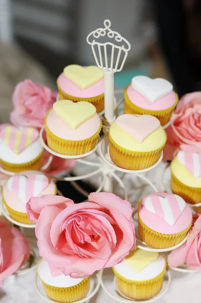 Delicious wedding cupcakes — Stock Photo, Image