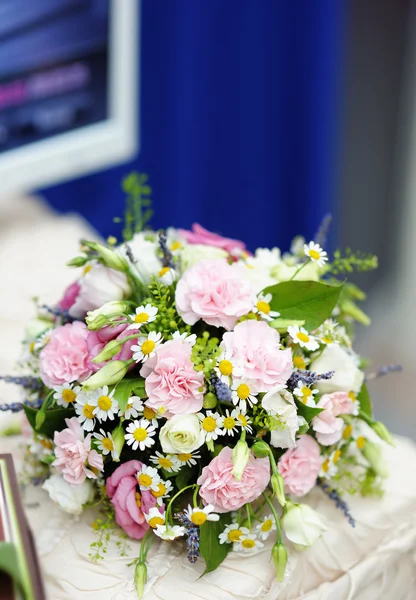 Beautiful wedding bouquet — Stock Photo, Image