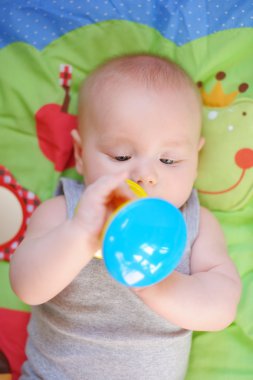 Bebek oyun oyuncak parlak