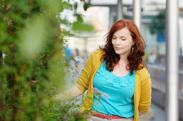 Beautiful young woman — Stock Photo, Image