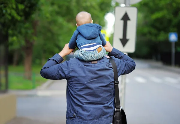 Father and his walking — Stock Photo, Image