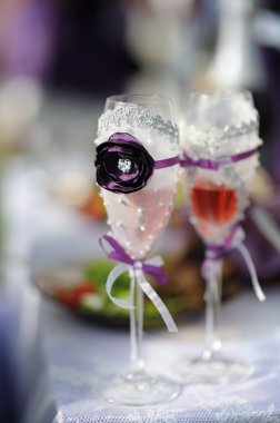 gözlük düğün dekore edilmiş