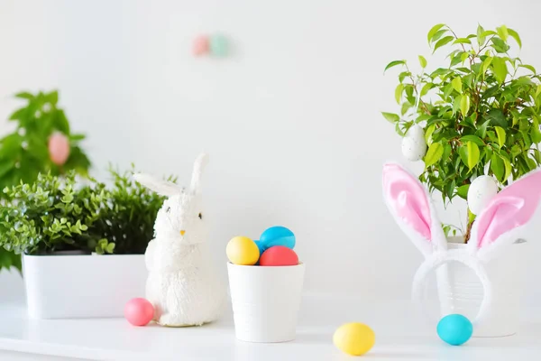Colored Eggs Cute Little Bunny Rabbit Ears Table Easter Day — Stock Photo, Image