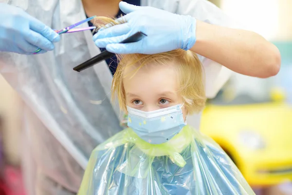 Preschooler Boy Wearing Facemask Getting Haircut Coronavirus Epidemic Children Hairdresser — Stock Photo, Image