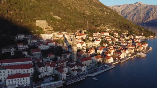 Antik Perast Montenegro Kentinin Panoramik Günbatımı Drone Görüntüsü Arka Planda — Stok video