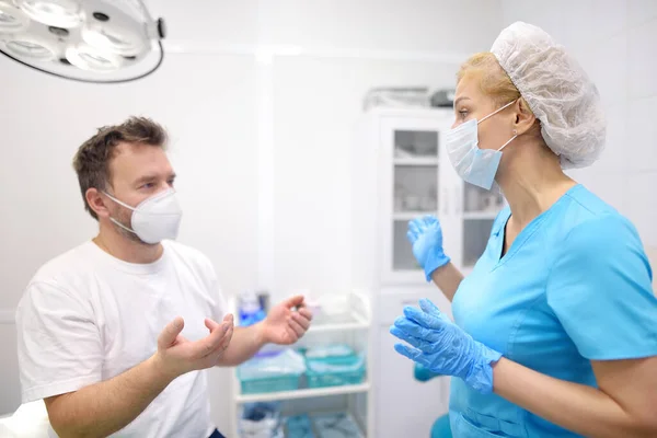 Patient Sur Rendez Vous Chez Chirurgien Médecin Nomme Plan Traitement — Photo