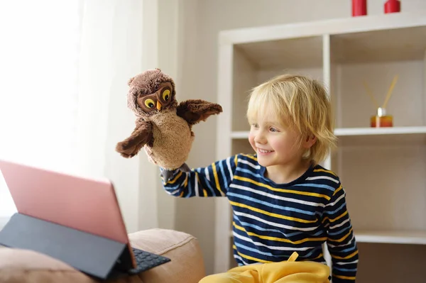 Reunión Niños Pequeños Para Jugar Chat Vídeo Comunicación Con Amigos —  Fotos de Stock