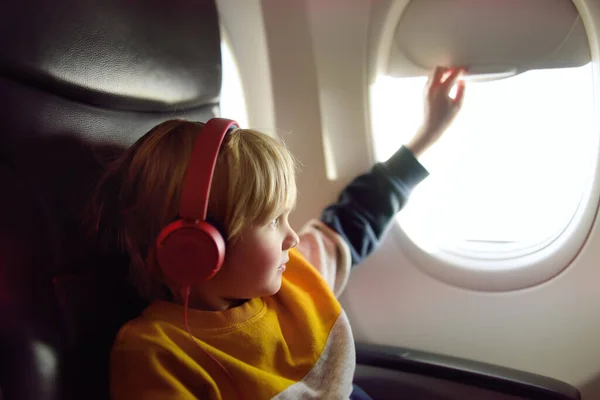 Cute Little Boy Traveling Airplane Child Using Player Listen Music — Foto de Stock