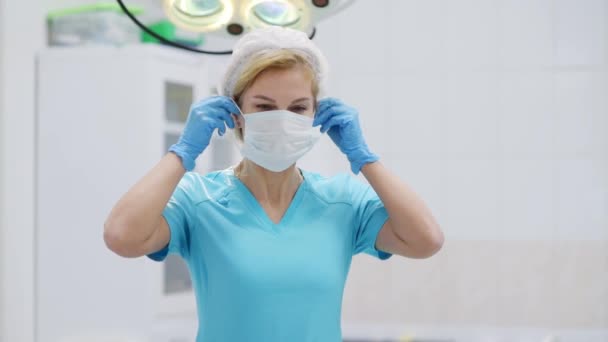 Female Surgeon Puts Medical Face Mask Doctor Preparing Surgery Operation — Stock video