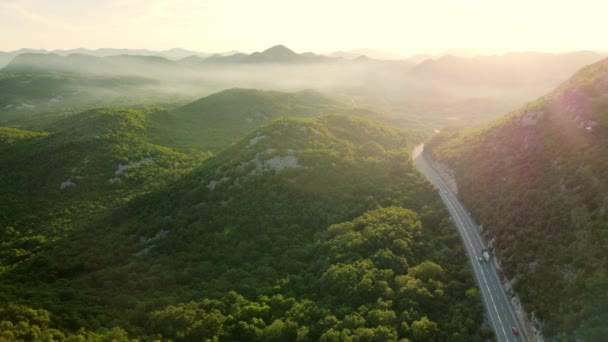 Hämmästyttävä Auringonlasku Antenni Top Drone Näkymä Nopea Tie Välillä Viehättävä — kuvapankkivideo
