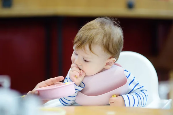 Mother Feeding Aby Boy Public Place Airport Railway Station Childcare — Stock Photo, Image