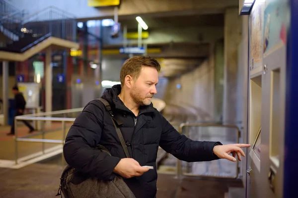 Mature Man Buys Ticket Subway Train Using Ticket Vending Machine — Stock Photo, Image
